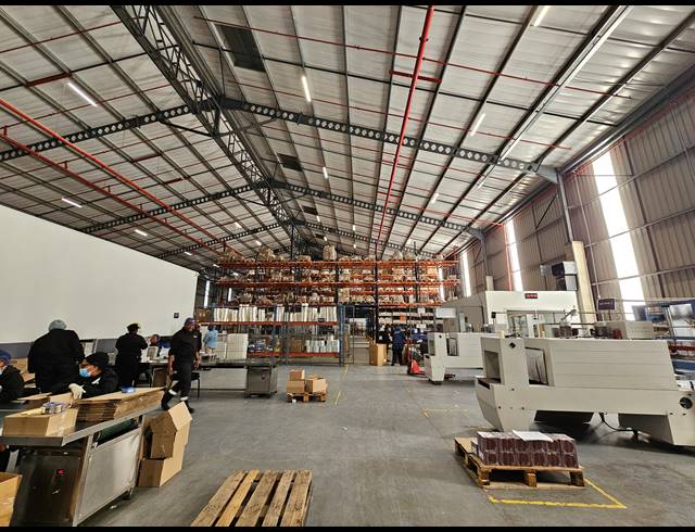 3,500M² WAREHOUSE TO LET IN LONGLAKE